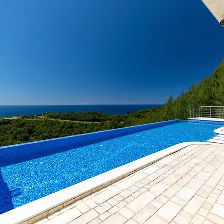 Tophill Altezza 9 View And Pool